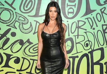 Kourtney optó por un vestido negro ajustado, con el que resaltaba su gran figura curvilínea.