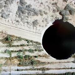Chile investiga la aparición de un socavón de 200 metros de profundidad