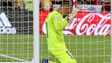 Palmeiras' goalkeeper Weverton gestures during the 2021 FIFA Club World Cup final football match between Brazil's Palmeiras and England's Chelsea at Mohammed Bin Zayed stadium in Abu Dhabi, on February 12, 2022. (Photo by KARIM SAHIB / AFP)