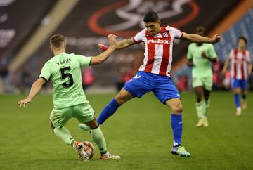 Yeray Álvarez y Luis Suárez.