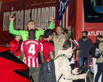 Seguidores y jugadores del Atltico celebran LaLiga