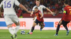 Spain's forward #10 Bryan Zaragoza vies with Scotland's midfielder #04 Scott McTominay during the EURO 2024 first round group A qualifying football match between Spain and Scotland at the La Cartuja stadium in Seville on October 12, 2023. (Photo by JORGE GUERRERO / AFP)
