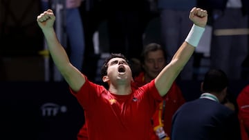 BOLOGNA (Italy), 20/11/2025.- Spanish tennis player Jaume Munar celebrates his victory against Czechia's Jiri Lehecka during their singles tennis match at the Davis Cup 2025 Final 8 at Fiere Exhibition Centre in Bologna, Italy, 20 November 2025. (Tenis, Italia) EFE/EPA/ELISABETTA BARACCHI