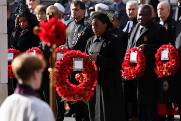 Kemi Badenoch, líder del Partido Conservador, durante la ceremonia anual del Domingo del Recuerdo en el Cenotafio de Whitehall, en Londres.