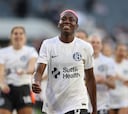 Oshoala irrumpe en la historia