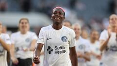 Oshoala irrumpe en la historia