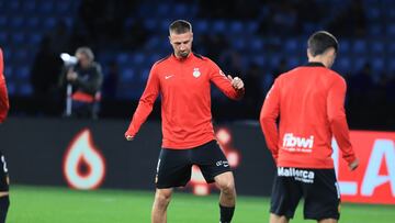 El central belga del Mallorca, Van der Heyden, en un calentamiento previo a un partido.