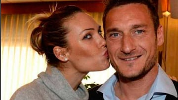 Ilary Totti junto a su marido Francesco, jugador del Roma.