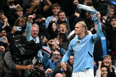 Llegó el gol número 100 de Haaland con el Manchester City y el delantero celebró con su afición