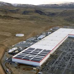 Tesla encierra en 'bucle cerrado' a sus trabajadores en Shanghai: dormirán en el suelo