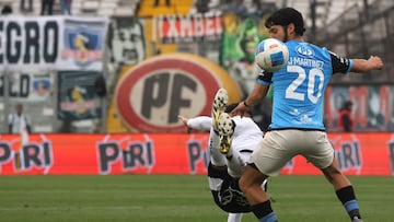 Futbol, Colo Colo vs Huachipato
Fecha 18, Liga de Primera 2025
El jugador de Colo Colo Claudio Aquino, izquierda, disputa el balon contra Jimmy Martinez de Huachipato durante un partido de primera division disputado en el estadio Monumental en Santiago, Chile.
03/08/2025
Jonnathan Oyarzun/Photosport
Football, Colo Colo vs Huachipato
18th turn, First Division League 2025
Colo Colo player Claudio Aquino, left, vies for the ball against Jimmy Martinez of Huachipato during a first division match at the Monumental stadium in Santiago, Chile.
03/08/2025
Jonnathan Oyarzun/Photosport