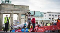 Joyciline Jepkosgei en la meta de la Media Marat&oacute;n de Berl&iacute;n 2021.