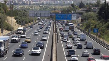 Sevilla/12-04-2017: Entrada y salida de Sevilla en el Km 1 de la A49.  FOTO: PACO PUENTES/EL PAIS