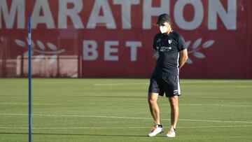 Julen Lopetegui, en la Ciudad Deportiva con mascarilla.