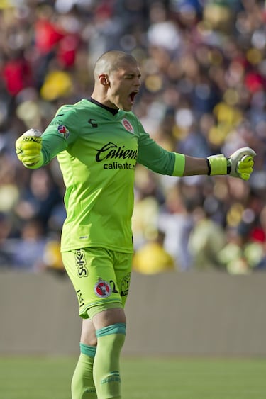 El portero mexicano encabeza la mejor defensa de la Liga MX. La competencia por un lugar en la portería del Tri luce reñida, pero eso no lo deja fuera de una posible migración a Europa. Aún tiene edad para mostrar su calidad bajo el marco.