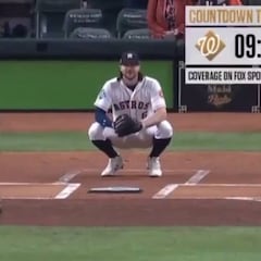 Te invitan a hacer el saque de honor de la final y haces esto: genio y figura Simone Biles