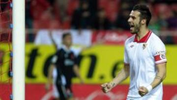 Negredo celebra el 1-0 que no marc&oacute; &eacute;l, sino Kondogbia.
 