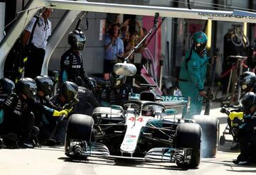 Lewis Hamilton, con el Mercedes en Silverstone.