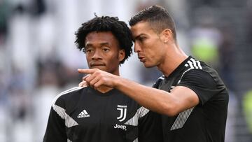 Juan Guillermo Cuadrado y Cristiano Ronaldo durante el calentamiento de Juventus.