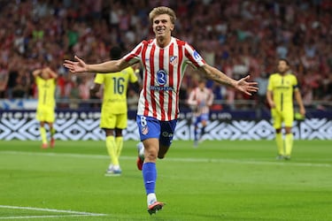 Pablo Barrios celebra el tanto.