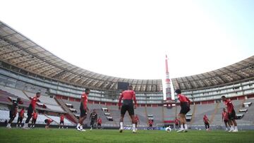 Gareca perfila el once para recibir a Brasil