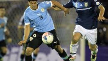 CA&Ntilde;ONERO. Luis Su&aacute;rez, en un Uruguay-Argentina. 
 