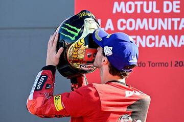 El piloto italiano de Moto GP , Francesco Bagnaia (Ducati) se ha proclamado campeón del mundo de la categoría Reina.
