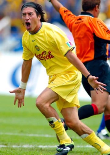 Después ocupar muchos años Lotto, Iván Zamorano se cambió a Kelme. Los utilizó en su paso por el América y en su última etapa en la Selección.