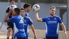 Vada, con un balón en la mano derecha, durante el entrenamiento de hoy.