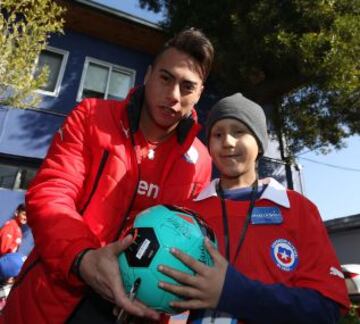 La Roja compartió con niños