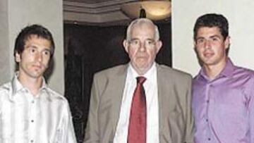 <b>ESTRENO. </b>Luis posó con las dos novedades de su lista: Rekarte y Del Horno.