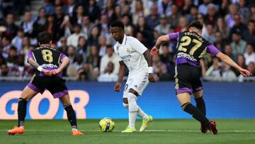 Vinicius, Monchu y Fresneda durante el partido en el Santiago Bernabéu de la temporada 2022/23.