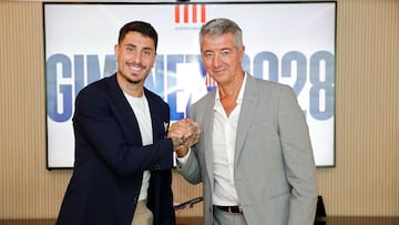 Giménez, con Miguel Ángel Gil tras su renovación hasta 2028.