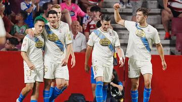 Gragera, celebrando puño en alto uno de los goles del Deportivo en Granada.