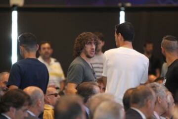 Carles Puyol con Busquets. 