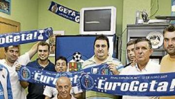 <b>PREPARADOS. </b>Los más fieles azulones no se perderán la cita histórica.