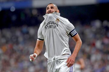 Karim Benzema tras fallar el penalti.