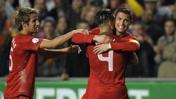 Cristiano celebra su gol a Suecia.