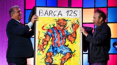 BARCELONA, 15/10/2024.- El presidente del FC Barcelona Joan Laporta (i) y el artista Miquel Barceló (d), durante la presentación del cartel conmemorativo del 125º aniversario del club azulgrana, realizado por Barceló, y que se ha presentado este martes en Barcelona. EFE/FC Barcelona -SÓLO USO EDITORIAL/SÓLO DISPONIBLE PARA ILUSTRAR LA NOTICIA QUE ACOMPAÑA(CRÉDITO OBLIGATORIO)-