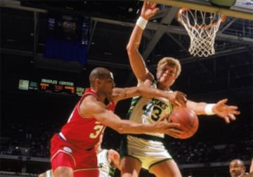 Campeón en 1979, siete veces all star, excelente defensor y número 43 retirado por Seattle Supersonics. También jugó en los Bucks.