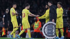 Momento de cambio de jugadores del Liverpool en el partido contra el Arsenal.