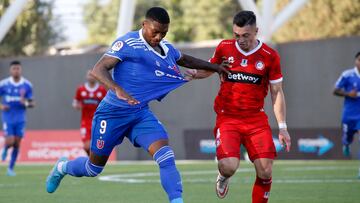 Futbol, Union La Calera vs Universidad de Chile.
Fecha 1, campeonato Nacional 2022.
El jugador de Universidad de Chile Junior Fernandes, izquierda, disputa el balon con Yerco Oyanedel de Union La Calera durante el partido de primera division realizado en el estadio Nicolas Chahuan de La Calera, Chile.
06/02/2022
Andres Pina/Photosport

Football, Union La Calera vs Universidad de Chile.
First date, 2022 National Championship.
Universidad de Chile player Junior Fernandes, left, vies for the ball with Yerco Oyanedel of Union La Calera during the first division match held at the Nicolas Chahuan stadium in La Calera, Chile.
06/02/2022
Andres Pina/Photosport