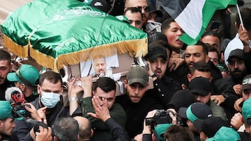 FILE PHOTO: Mourners gather during the funeral of deputy head of Hamas, Saleh al-Arouri, who was killed by what Lebanese and Palestinian security sources say was a drone strike by Israel in Beirut, Lebanon January 4, 2024. Israel has neither confirmed nor denied that it killed Arouri in the attack. REUTERS/Mohamed Azakir/File Photo