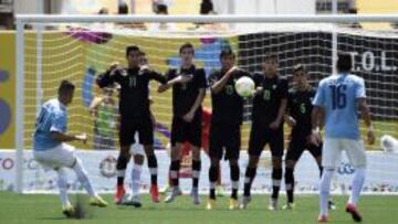 El fant&aacute;stico tiro libre de Lozano dio el oro a Uruguay ante M&eacute;xico.