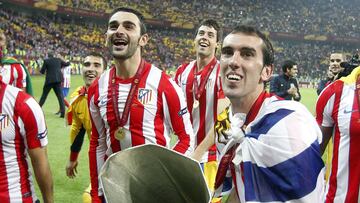 Adri&aacute;n celebra la Europa League. 