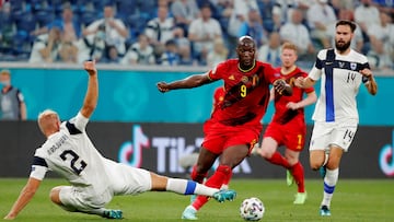 FILE PHOTO: Soccer Football - Euro 2020 - Group B - Finland v Belgium - Saint Petersburg Stadium, Saint Petersburg, Russia - June 21, 2021 Belgium's Romelu Lukaku in action with Finland's Paulus Arajuuri Pool via REUTERS/Maxim Shemetov/File Photo