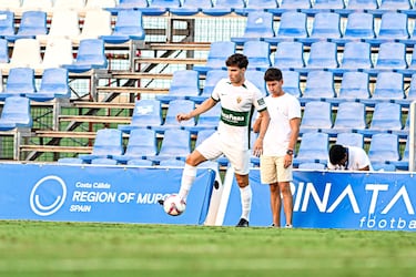Iván Azón alarga la buena pretemporada del Zaragoza