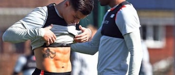 Coutinho y su particular tatuaje.