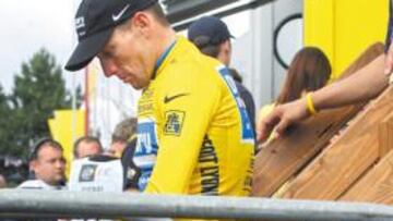 <b>BAJO SOSPECHA. </b>El presidente del AMA, Dick Pound (a la izquierda), confía en la competencia del laboratorio de Chatenay-Malabry y sospecha que Armstrong sí se dopó.