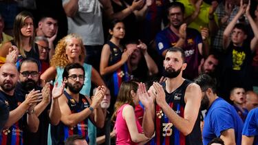 El alero del Barcelona Nikola Mirotic, durante el primer partido de la final del playoff de la Liga Endesa de baloncesto disputado este viernes en el Palau Blaugrana.